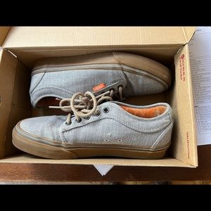 Vans size 8 chukka low gum sole